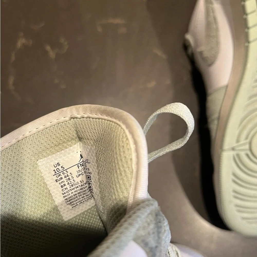 Air Jordan 1 Low SE Seafoam Green - Size 10.5